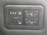 ゆっくりくつろげるシート位置へ電動で調整できるパワーシート装備のセカンドシートです。