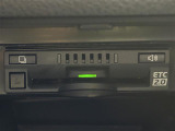 【ETC】有料道路を利用する際に料金所で停止することなく通過できる、ETC車載器(ノンストップ自動料金収受システム機器)が装備されています。セットアップを行うことで利用可能になります。