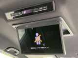 【フリップダウンモニター】大画面モニターで後席でもエンタメをお楽しみいただけます。小さなお子様にも大人気の装備です♪