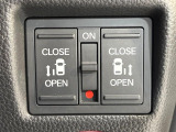 【両側パワースライドドア】スマートキーや運転席のスイッチで後席両側スライドドアの開閉が可能♪電動だから力を入れてドアを開ける必要が無く、小さなお子様でも簡単に開け閉めでき快適です♪