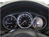 【明るく見やすいメーター】視認性が良く明るく見やすいメーター。運転者にとって見やすいメーターは運転していても疲れないですよね。