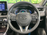 【純正革巻きステアリング】上質な革を使用することで、手にしっかり馴染みとても運転しやすいハンドルです♪
