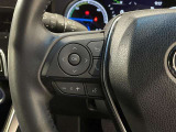 【ステアリングスイッチ】運転中に視線を前に向けたまま画面の操作できます。
