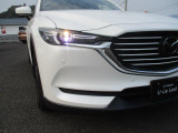 アダプティブ・LED・ヘッドライト!夜間走行時に先行車や対向車の状況を車が判断。ヘッドライトの照射範囲や明るさを自動的に変化させるシステムです。