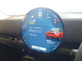 Emergency Service 365日24時間体制で、万一の故障などのトラブルに対応。応急処置のアドバイスのみならず、保証期間中は出張修理やレッカーなどの手配、さらにはお客様の代替交通手段やホテルの確保を行います。