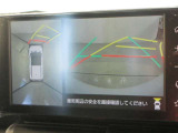 パノラミックビューモニター付きです。車両を上から見たような映像をディスプレイオーディオ画面に表示。運転席からの目視だけでは見にくい、車両周辺の状況をリアルタイムでしっかり確認できます。