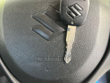 【キーレス】少し離れた場所からでもボタン一つでドアの開錠・施錠ができるのでとっても便利!ドアの鍵穴周りに傷をつけることもありません♪