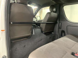 セパレーターバーは、必ず荷室のいちばん前の位置になる様に取り付けてください。走行中は必ず取り付けたまま走行してください。