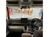 フロントガラスも広く視界が良くて運転しやすいです!!