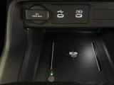 機種にも寄りますが、携帯を置くだけで充電することが出来ます