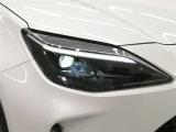 LEDヘッドライトです。デザイン性がよくとても明るいので、夜間の走行や悪天候でも安心です。しかも長寿命!