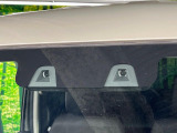 【スズキ セーフティサポート】走行中に前方の車両等を認識し、衝突しそうな時は警報とブレーキで衝突回避と被害軽減をアシスト。より安全にドライブをお楽しみいただけます。