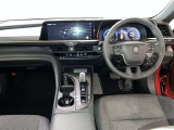 運転席は見やすく整理され、ナビも美しく装着され操作性にも優れています!