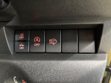【衝突軽減システム】走行中に前方の車両等を認識し、衝突しそうな時は警報とブレーキで衝突回避と被害軽減をアシスト。より安全にドライブをお楽しみいただけます。