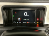 メータは先進的なデジタルメーターを採用!ゆっくりと数字が動くのでとても見やすく表示されます!平均燃費なども表示、エコな運転の手助けをしてくれます!