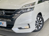 【LEDヘッドライト】悪天候や夜間走行時も良好な視界を確保し安心して運転できる高輝度LEDヘッドライトを装備!点灯速度が早く、消費電力も抑えられています。