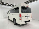 荷室には、車いすの格納に使用できる電動リフトを搭載。車いすの積みおろしも楽になります。