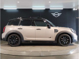 ☆MINIの車の始まりは大人四人がギリギリ乗れるコンパクトな車です!!今となっては3ナンバーですが、もともとは5ナンバーの車でした!!