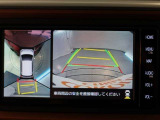 パノラミックビューモニター付きです。車両を上から見たような映像をモニター画面に表示。運転席からの目視では見にくい、車両周辺の状況をリアルタイムでしっかり確認できます。