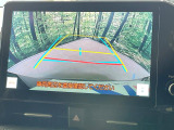 【バックカメラ】駐車時に後方がリアルタイム映像で確認できます。大型商業施設や立体駐車場での駐車時や、夜間のバック時に大活躍!運転スキルに関わらず、今や必須となった装備のひとつです!