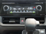 オートエアコンで快適な室内です。