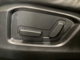 こちらのグレードは助手席にもパワーシートを装備しております!運転席同様お好みで調整が可能です!