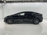 フロントからリヤまで一体感あるスタイリッシュなサイドフォルムです。