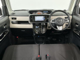 【インパネ】運転のしやすさを最優先に設計された見晴らしの良いフロントビュー。車両間隔が掴みやすく狭い道でも安心♪「安全」と「品質」を最優先に、安心してお乗りいただけるクルマを提供いたします。