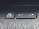 【eコンスイッチ】低燃費運転をサポートするECONモード。スイッチをONすると、エンジンやトランスミッション、A/Cなどを協調制御し、燃費の向上に貢献。エコドライブの効果を高めます。