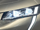 ●LEDヘッドライト:夜間走行時も良好な視界を確保し安心して運転できる高輝度LEDヘッドライトを装備!点灯速度が早く、消費電力も抑えられています。