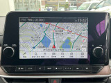 一枚岩のようなデザインのメーカーオプションナビは9インチの大画面に加えて、Bluetooth接続・HDMI端子・Apple CarPlayワイヤレス接続・スマホのワイヤレス充電など多数の機能が満載です!!