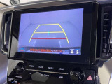 バックモニター付なので後退時に後方が見えるので安心。 車は構造上、死角がたくさんなので万が一を考えると必須ですね。 あくまで補助の為の装備、バックは目視で確認する事が重要ですよ。