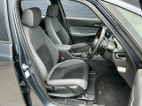 フロントシートです!!セパレートシートなのでお尻をしっかりホールド!!スポーティな運転にも最適です!!