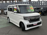 存在感を放つフロントグリル!軽自動車の枠を超えた迫力あるデザインが、N-BOXカスタム最大の魅力です。