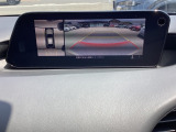 狭い場所での駐車やすれ違いなどでより的確な運転操作に役立つ360&deg;ビューモニターが装備されています。