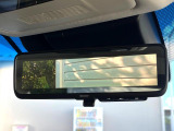 【デジタルインナーミラー】後席の大きな荷物や同乗者で後方が確認しづらい時でも安心!カメラが撮影した車両後方の映像をルームミラー内に表示。クリアな視界で状況の確認が可能です!