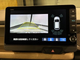 リバースギアに入れるだけで後方の表示へ切り替わります。夜間や雨の日の駐車も楽になりますよ。
