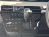 オートエアコンで温度調整も楽チン!四季を問わず快適に運転することが出来ます。
