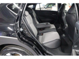 広さ十分のクロストレックの後席です。車高が高いので乗り降りが楽です。乗り込むというよりは座るという感じになりますので、ご年配の方にもやさしクロストレックの後席です。