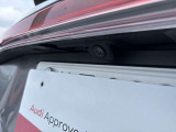 ●リアビューカメラ『入車経路を算出し、ガイドラインと補助線をディスプレイに表示します。同時にバンパーに内蔵のセンサーが障害物を感知し音で注意を促します。後方の死角も安心していただけます。』
