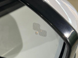 ◆ブラインドスポットモニター『左右斜め後ろを平行して走る車を認識し、車線変更の際に危険を察知するとドライバーへ警告を促します。夜・雨・トンネル内など走行時の環境が悪い時ほど便りになる安全装置です。』