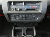 ブレーキ制御付ペダル踏み間違い急発進抑制・衝突回避支援ブレーキ付。踏み間違いを判定し前後方の急発進を抑制・ブレーキ制御。前方の車両と歩行者に衝突の危険がある時、緊急ブレーキで減速アシスト。詳細は店舗で