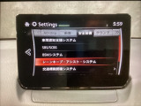 ハンドル操作をアシストすることにより車線からの逸脱回避を支援します。