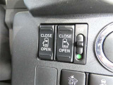 電動スライドドアのスイッチで車内からもスライドドアの開閉ができます。イージークローザー機能で半ドアになることも防止してくれます。