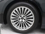 19インチアルミホイール(ハイパークロームメタリック塗装)を装着しています。タイヤサイズ235/55R19