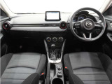 ◆インテリアパネル◆視界広々で非常に運転しやすくロングドライブでも疲れを感じさせないすっきりとまとまったインパネ周りです。