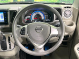 インテリアに合わせたデザインのステアリングは、運転される方のことも考え、運転しやすい形状、大きさです。是非一度、実際に触ってお確かめください。