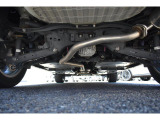車両後方からの下回りです。マフラー防錆塗装や下回り防錆施工等も可能でございます。