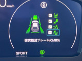 【ホンダセンシング】走行中に前方の車両等を認識し、衝突しそうな時は警報とブレーキで衝突回避と被害軽減をアシスト。より安全にドライブをお楽しみいただけます。