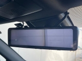 【デジタルインナーミラー】後席の大きな荷物や同乗者で後方が確認しづらい時でも安心!カメラが撮影した車両後方の映像をルームミラー内に表示。クリアな視界で状況の確認が可能です!